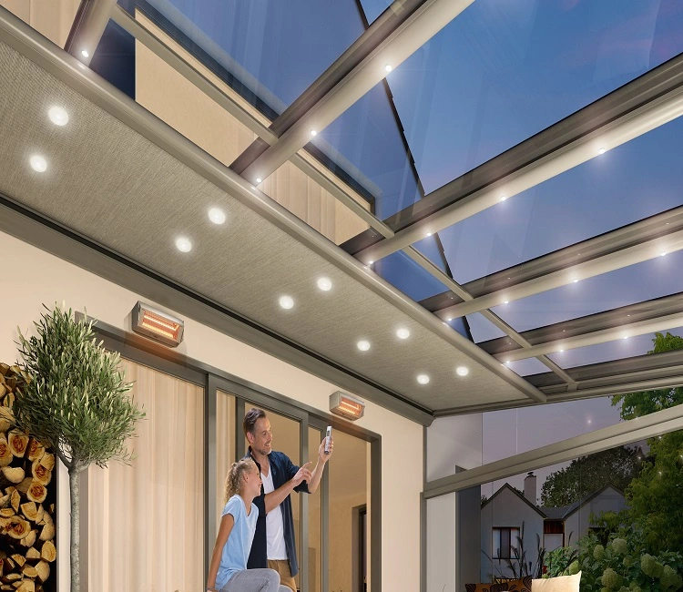 Glazen overkapping met ledverlichting en zonwering