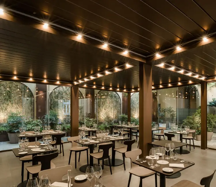 Terrasoverkapping met moderne led verlichting Terrasoverkapping met moderne led verlichting