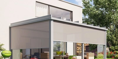 Aluminium overkapping met zonwering en glazenwanden Aluminium overkapping met zonwering en glazenwanden