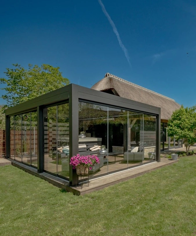 Overkapping met glazenwanden Overkapping met glazenwanden