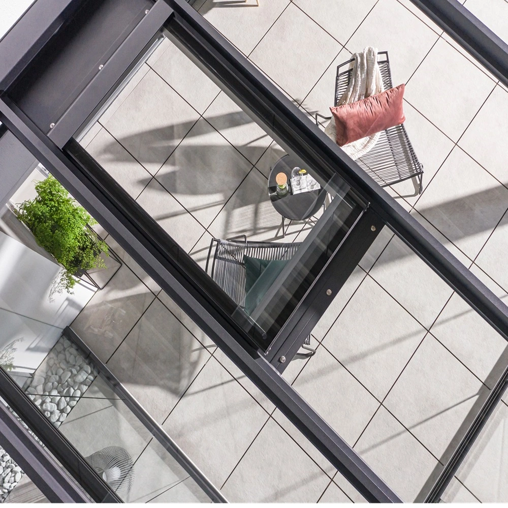 Area glazen overkapping vanaf bovenaanzicht, ingericht met meubels