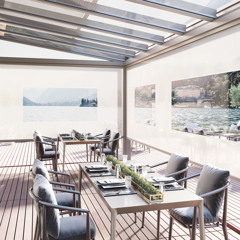 Glazen overkapping OR binnenkant met tuinmeubelen