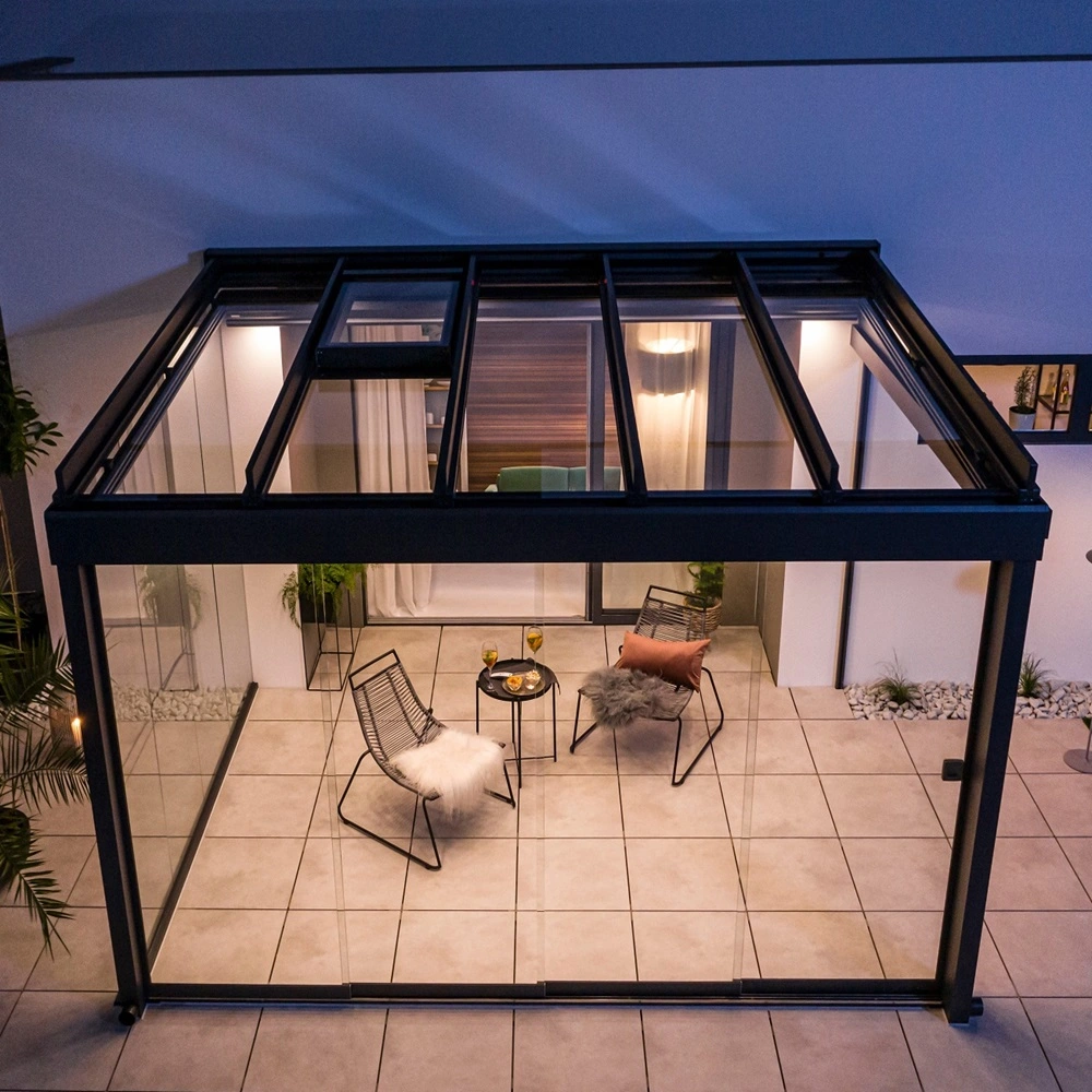 Glazen terrasoverkapping Area bij zonsondergang, sfeervol verlichting