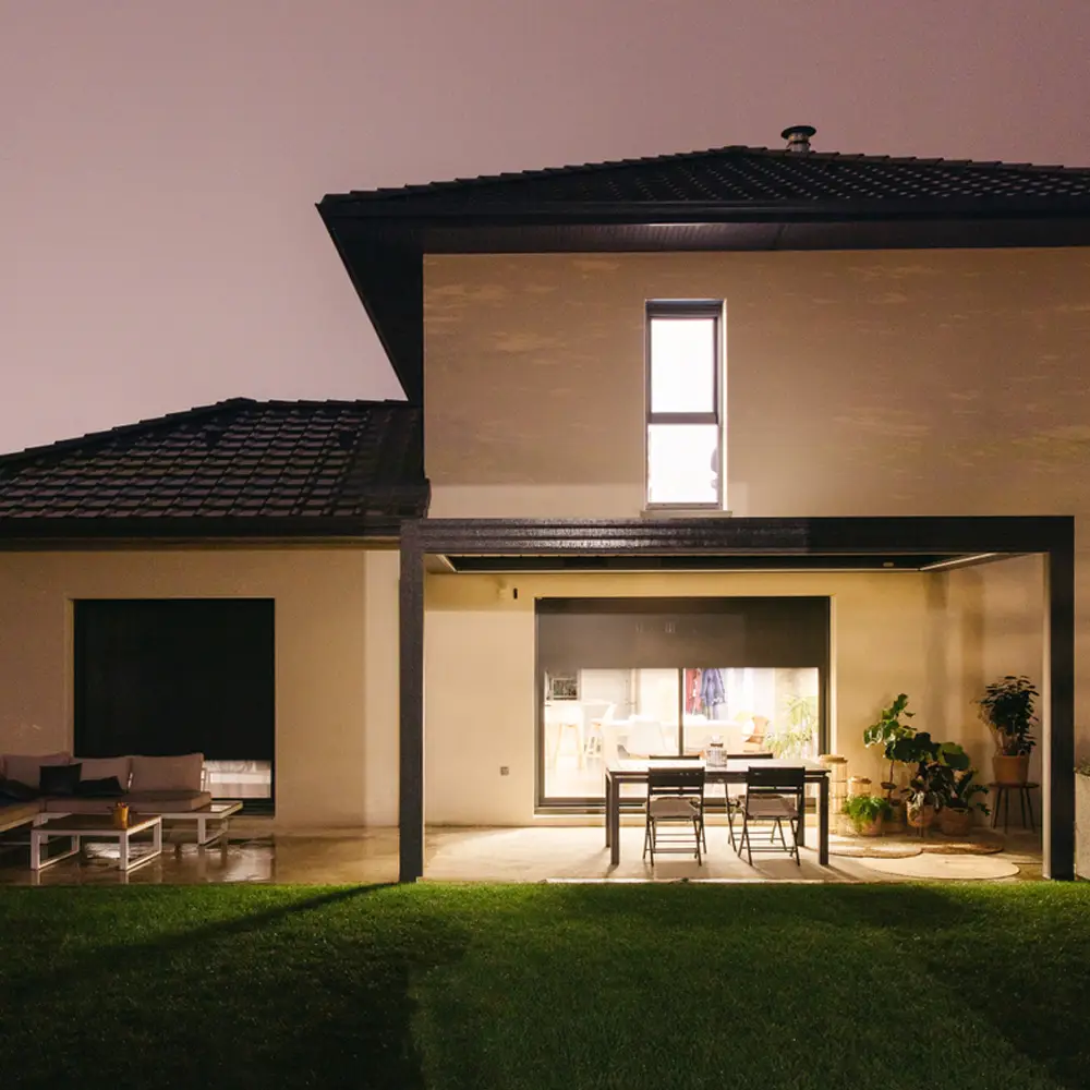 Groot vrijstaande woning met rolluiken