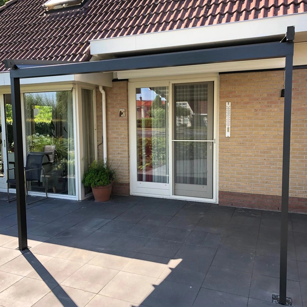 Jeans schuine overkapping terras uitzicht tuin