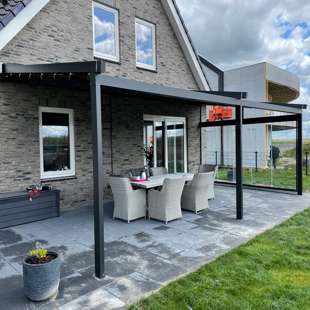 Overkapping Viva met eettafel en stoelen aan huis