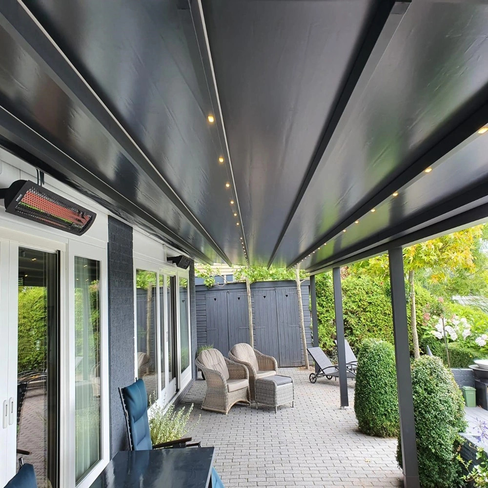 Overkapping Viva met verlichting en zitgedeelte aan huis