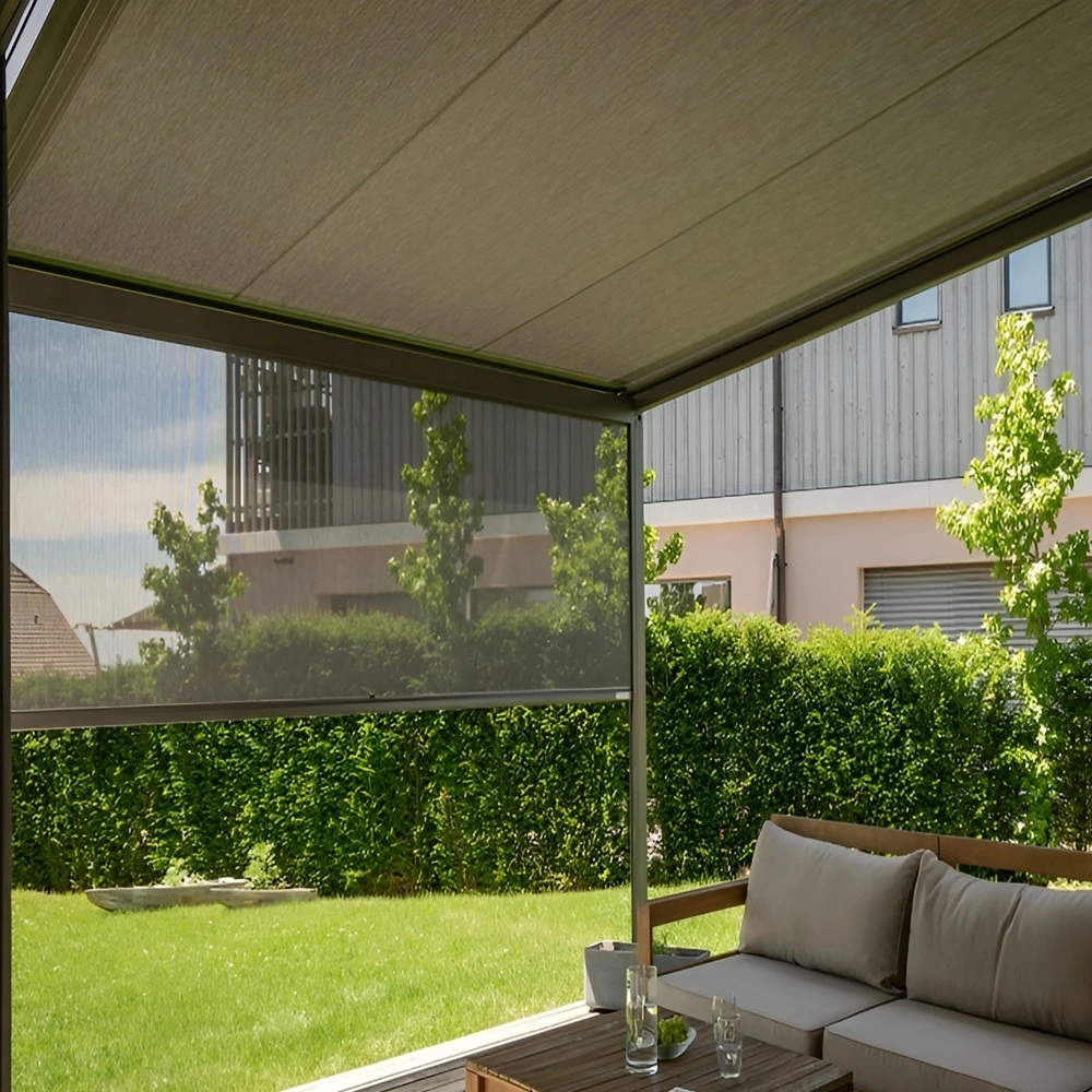 Overkapping met doek Pergolino met gesloten zijkant en tuinmeubelen