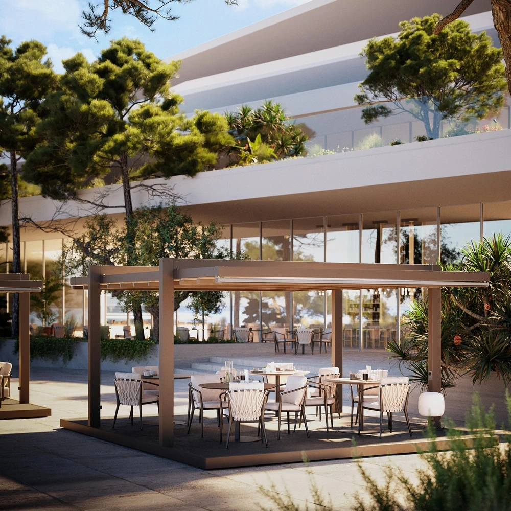 Phoenix Patio met eethoek omgeven door bomen en glazen gevel