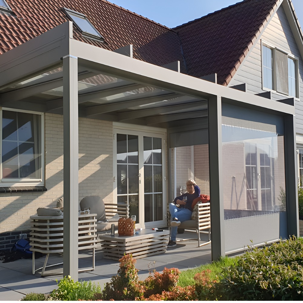 Realisatie van Veldman Zonwering glazen overkapping Terrazza Pure in Nes Friesland