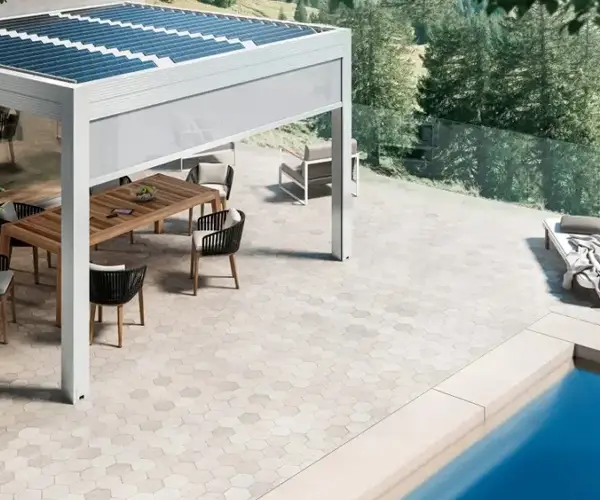 Terrasoverkapping met zonnepanelen op het dak RAL-kleurenpalet met verschillende kleurcirkels