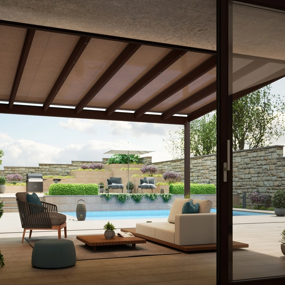 Luxe zithoek onder glazen overkapping Nyon met uitzicht op zwembad en tuin