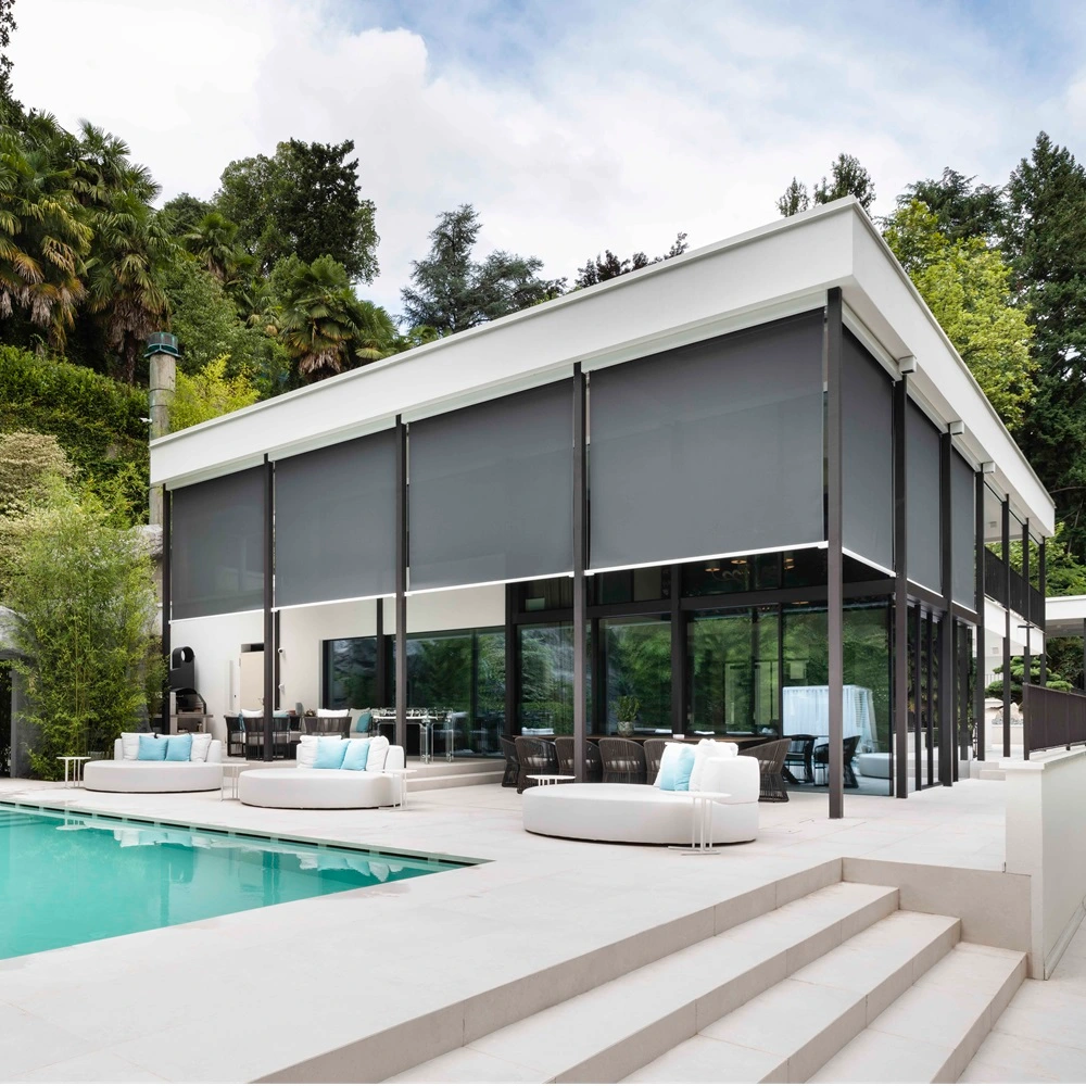Click Cable screen zonwering bij luxe woning met zwembad en terras