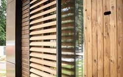 Houten schuifluik met zwart frame Houten schuifluik met zwart frame