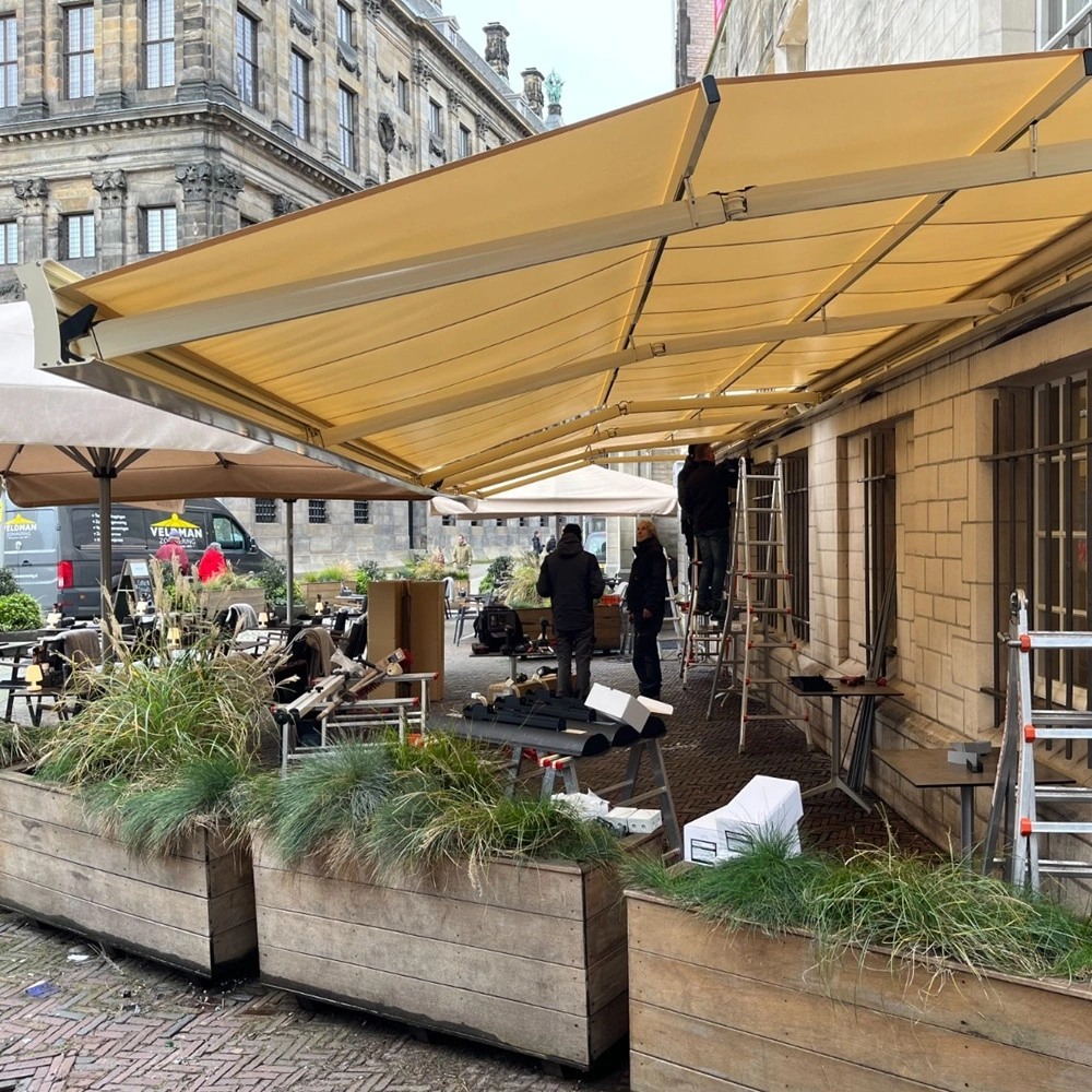 Installatie Casa Sunrain zonwering aan gevel Amsterdam Installatie Casa Sunrain zonwering aan gevel Amsterdam