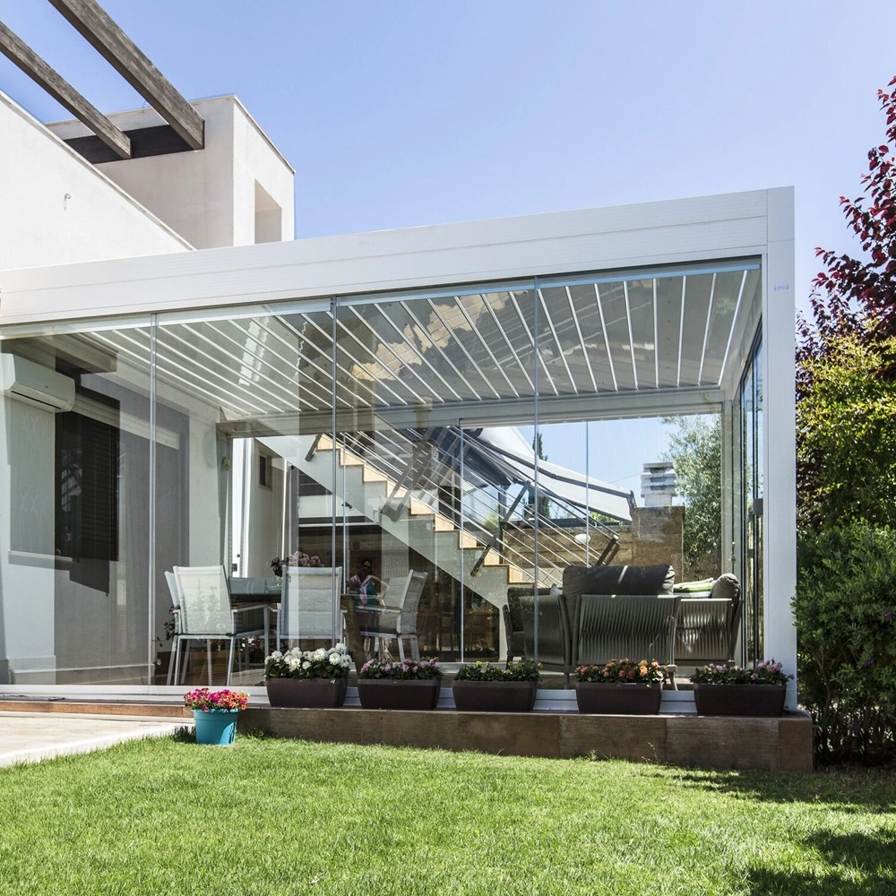 Lamellen overkapping Twist aan huis met tuin