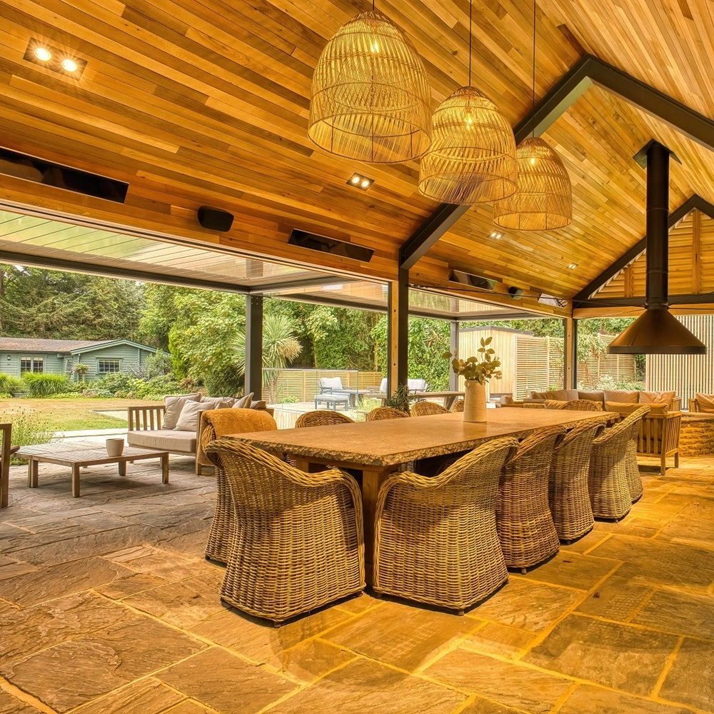 Platinum smart heat electric heaters in een open eetruimte