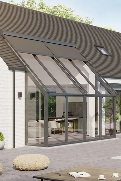 Serrezonwering VZ 710 bij glazen serre aan woning Serrezonwering VZ 710 bij glazen serre aan woning