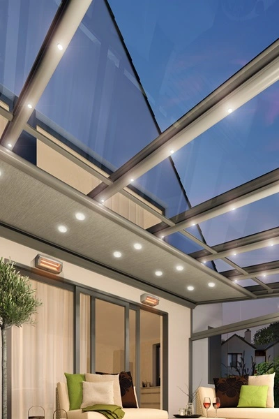 Tempura Quadra heaters onder glazen overkapping met lounge Tempura Quadra heaters onder glazen overkapping met lounge