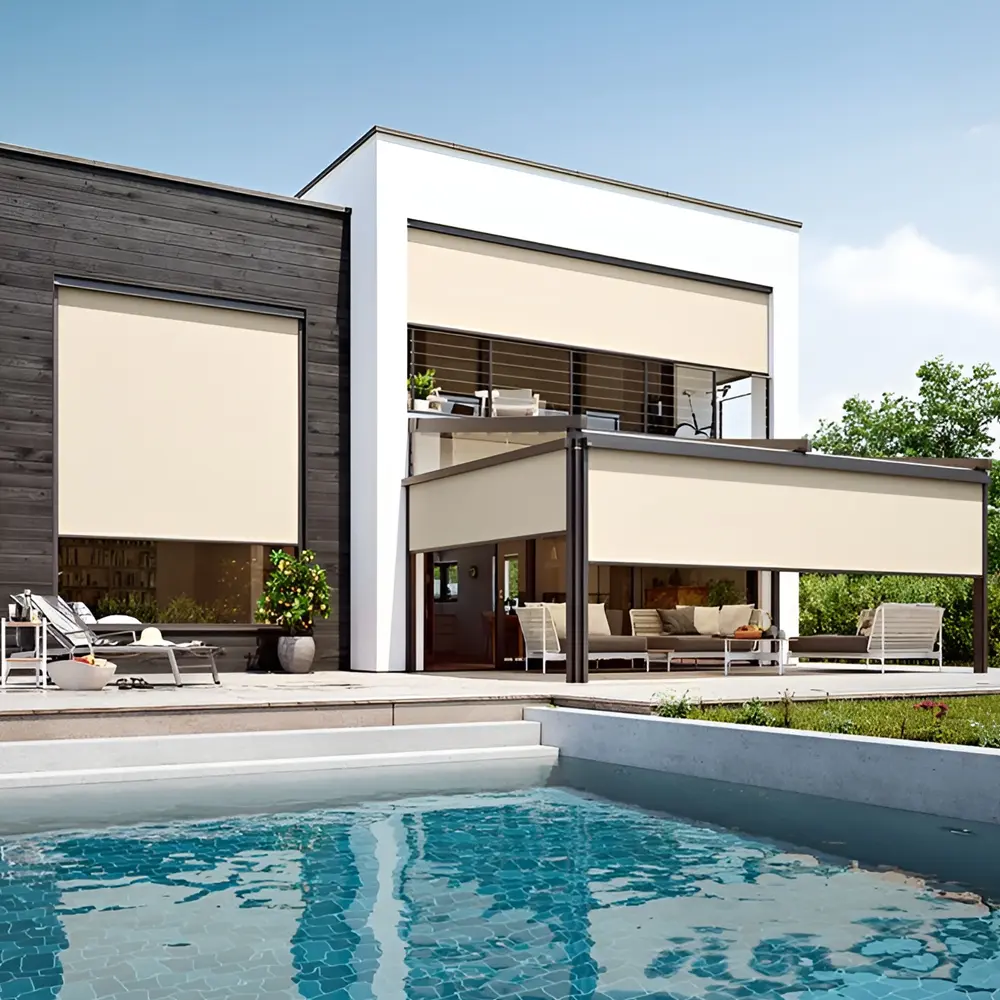 Vertitex screen zonwering aan een moderne woning met groot terras