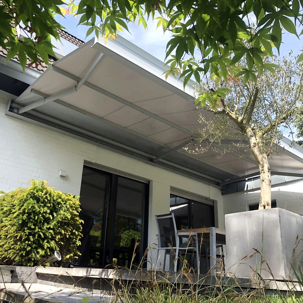 Zon en regenscherm ZRS met terras aan achterzijde van woning