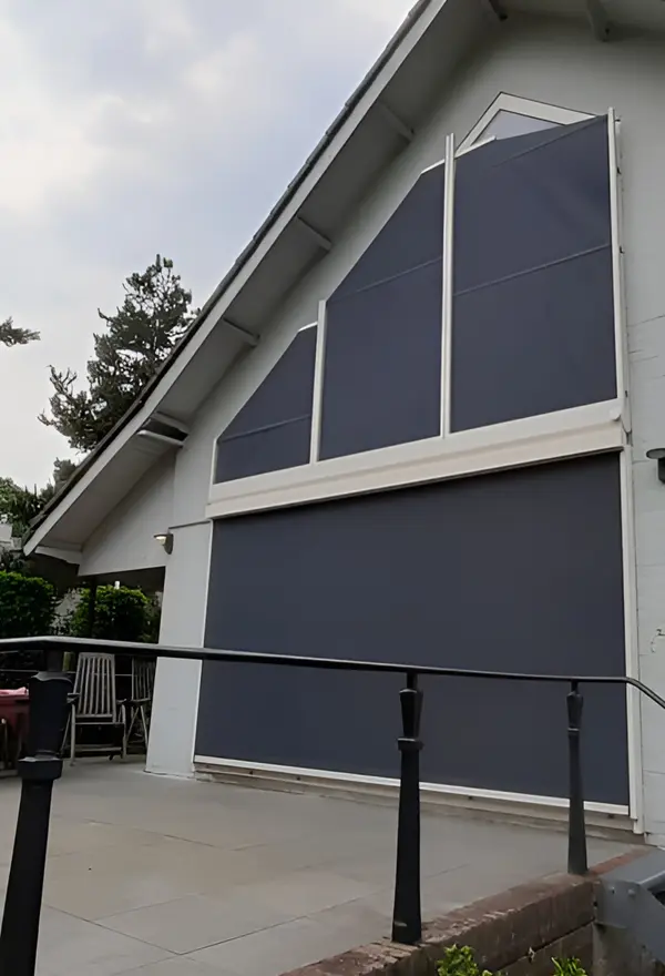 Project met schuine zonwering door Veldman Zonwering