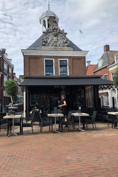 Horecaterras met schaararmscherm VZ voor zon- en regenbescherming Horecaterras met schaararmscherm VZ voor zon- en regenbescherming