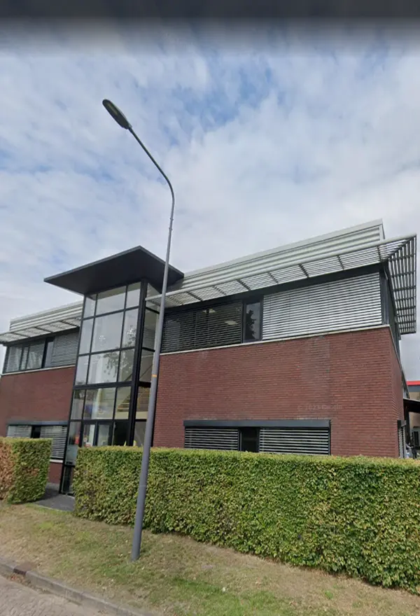 Kantoor in heerenveen Nationale Fietsprojecten met buitenjaloezieen van Veldman Zonweringen