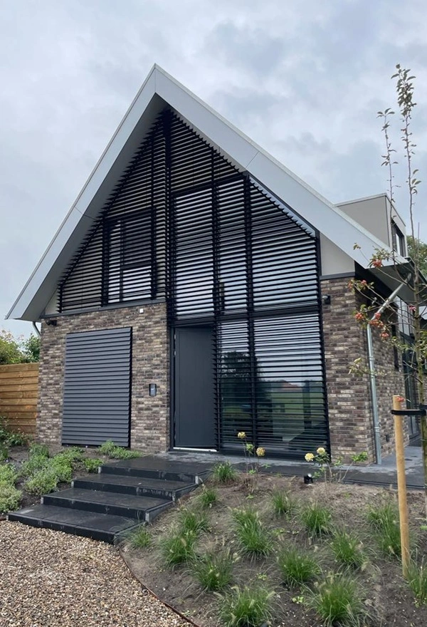 Louvre lamellen van Veldman Zonwering voor optimale lichtregeling Louvre lamellen van Veldman Zonwering voor optimale lichtregeling