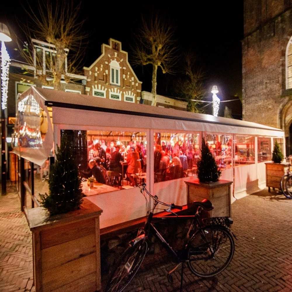 Overdekt horecaterras met Gastro Sunrain en sfeervolle verlichting