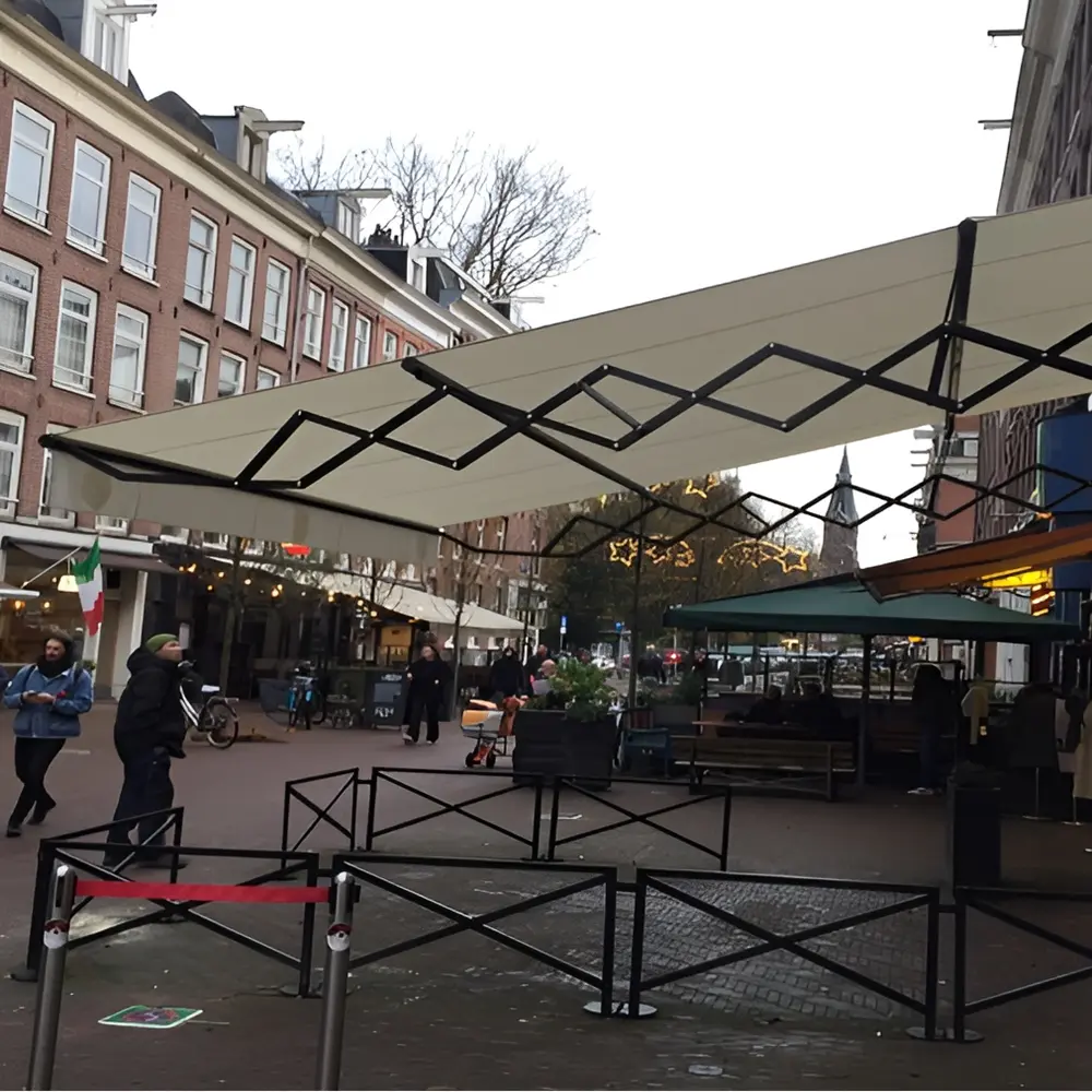 Schaararmscherm CA boven winkelstraat