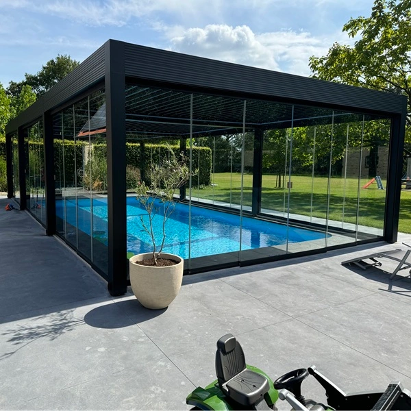 Veldman realisatie lamellen overkapping bij een zwembad