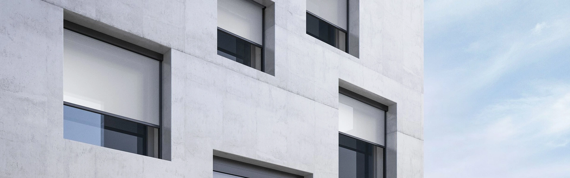 Click zip solar screens op een betonnen gebouw met strakke ramen
