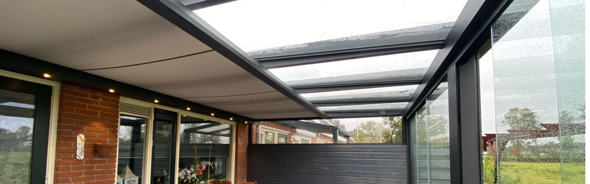 Gesloten tuinkamer Terrazza Pure met verduisterende zijpanelen