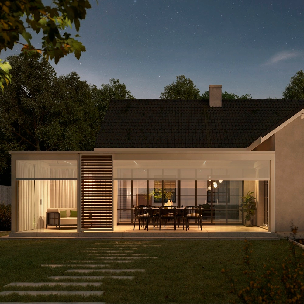 Lamellen overkapping bij avondlicht met sfeerverlichting en eetruimte