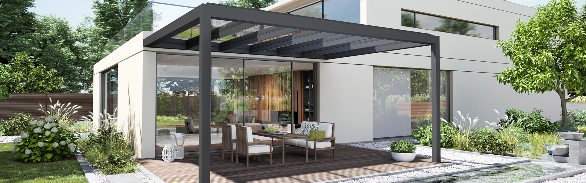 Minimalistische glazen overkapping met vijverzicht