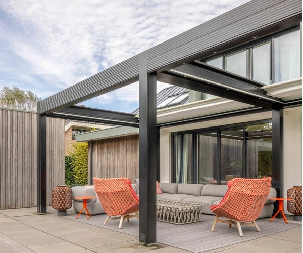 Overkapping Zenit met uitschuifbaar doek en comfortabele loungebank