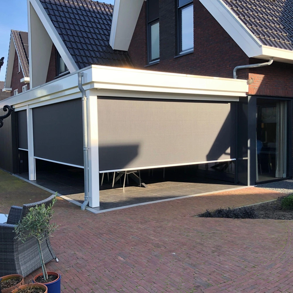 Overkapping met Zipscreen voor beschutte zitruimte