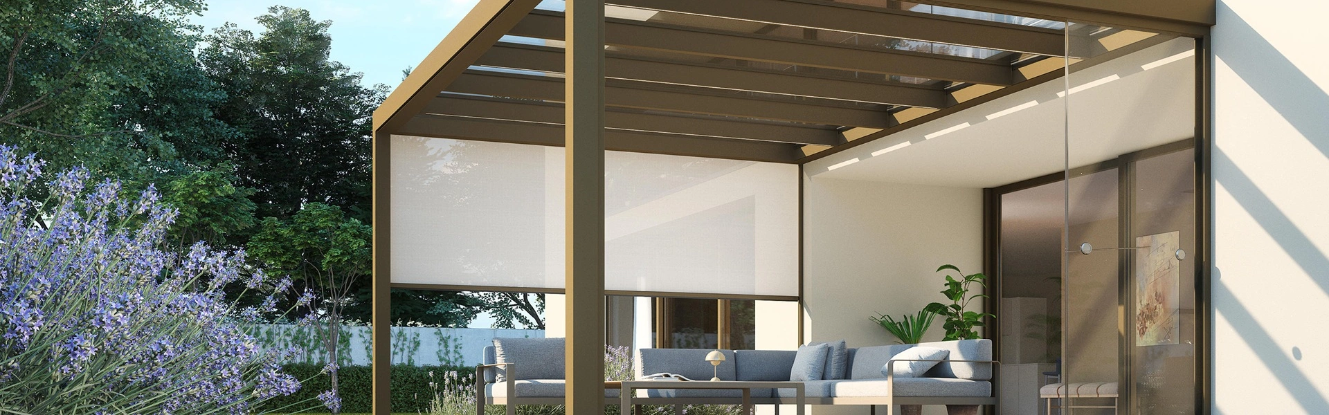 Stijlvolle overkapping met zitgedeelte en zonwering