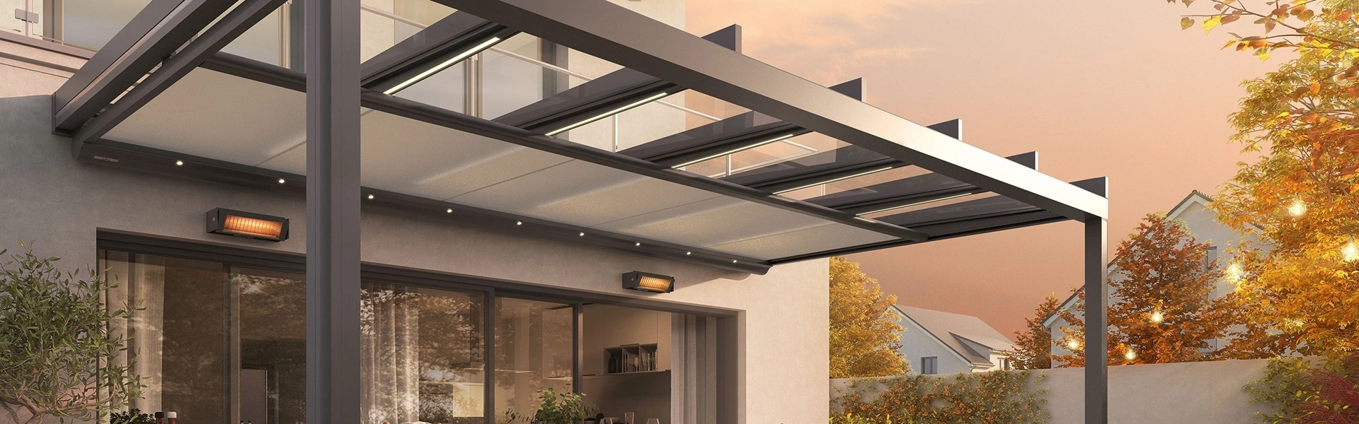 Tuinkamer met glazen dak en ingebouwde heaters tijdens zonsondergang