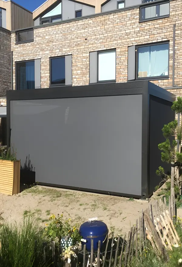 Veldman Zonwering terrasoverkapping met schuifdak bij een woning in Almere