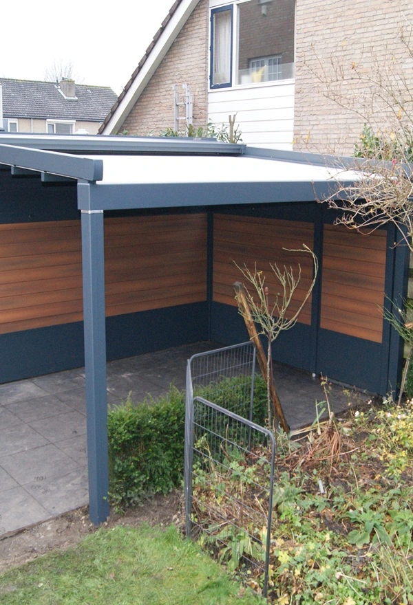 Veldman Zonwering terrasoverkapping met schuifdak in achtertuin in Etten-Leur