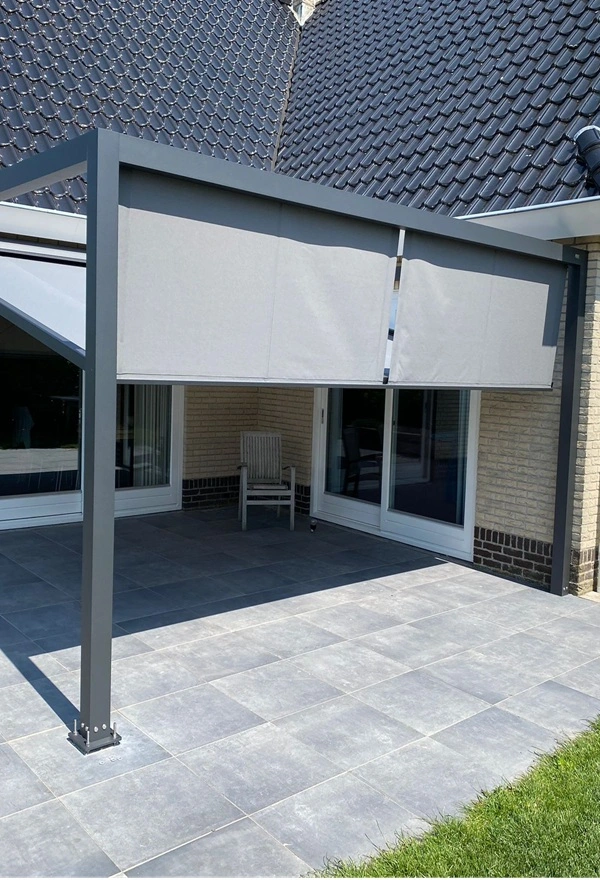 Veldman Zonwering textieloverkapping bij terras in Lemmer