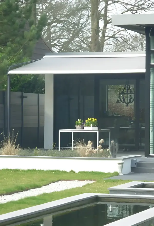 Veldman Zonwering textieloverkapping bij woning in Oranjewoud