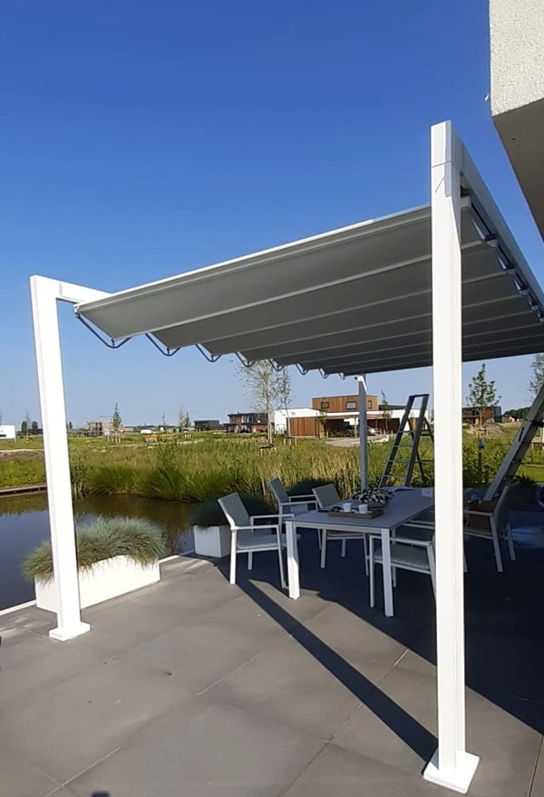 Veldman Zonwering textieloverkapping op terras in Blauwestad