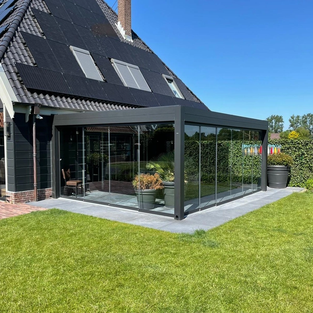 Veldman Zonwering tuinkamer met glazen wanden en schuifdak in Wognum