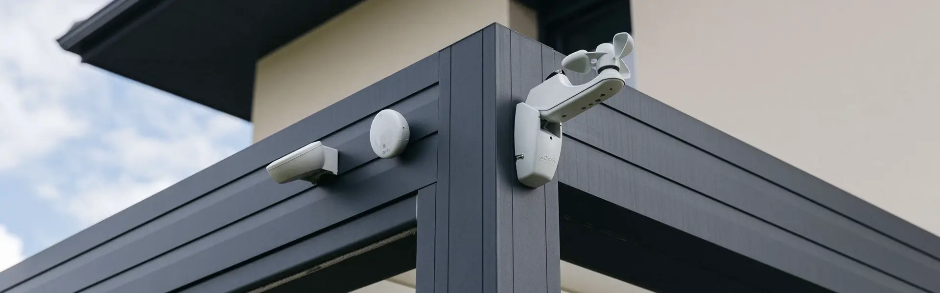 Wandgemonteerde Somfy-sensor voor zonweringscontrole