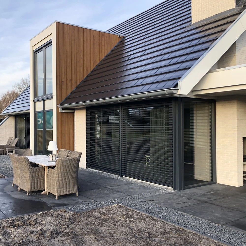 Buitenjaloezie Modullo rondom terras in Zuid-Holland Buitenjaloezie Modullo rondom terras in Zuid-Holland