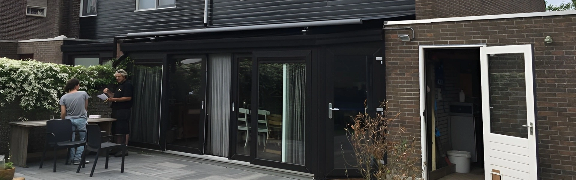 Close-up van serre met zonwering in Friesland, geplaatst door Veldman Zonwering