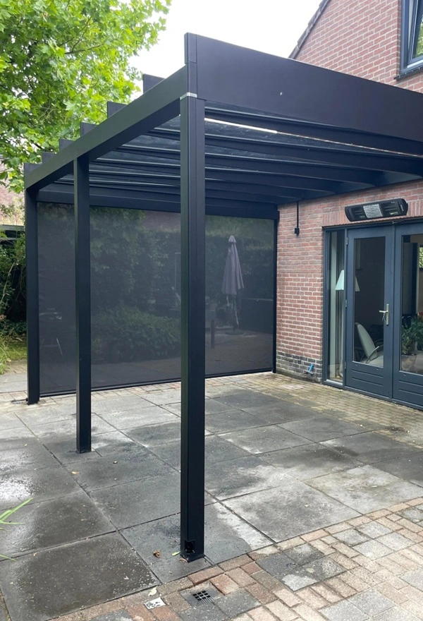 Glazen overkapping met zonwering in Groningen geplaatst door Veldman Zonwering Glazen overkapping met zonwering in Groningen geplaatst door Veldman Zonwering